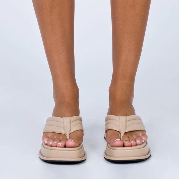 Princess Polly tan platform flip flops - Picture 10 of 14